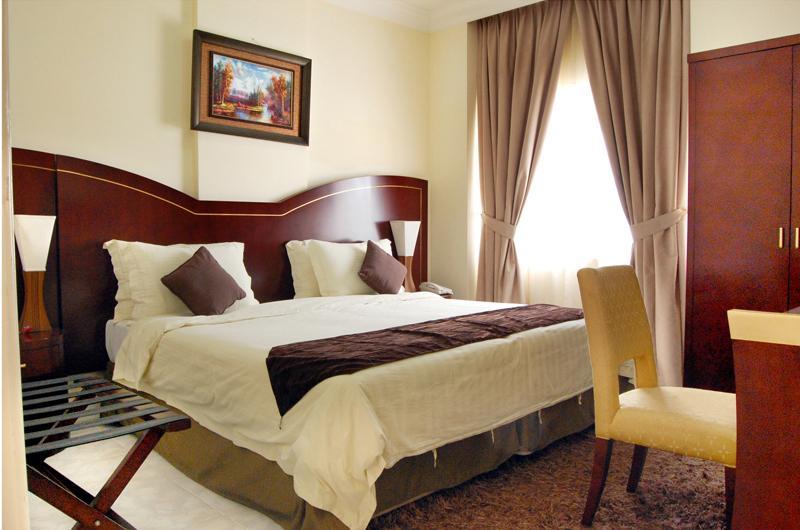 Royal Crown Suites Sharjah Phòng bức ảnh