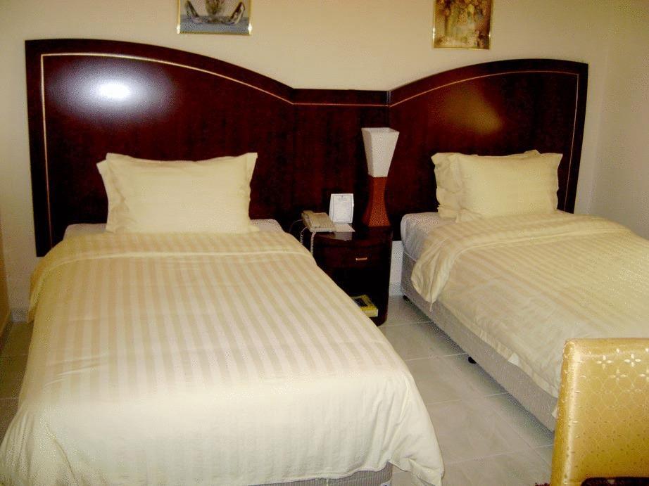 Royal Crown Suites Sharjah Phòng bức ảnh