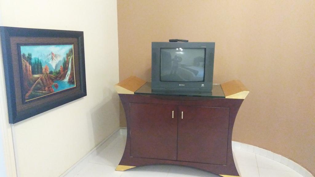 Royal Crown Suites Sharjah Ngoại thất bức ảnh
