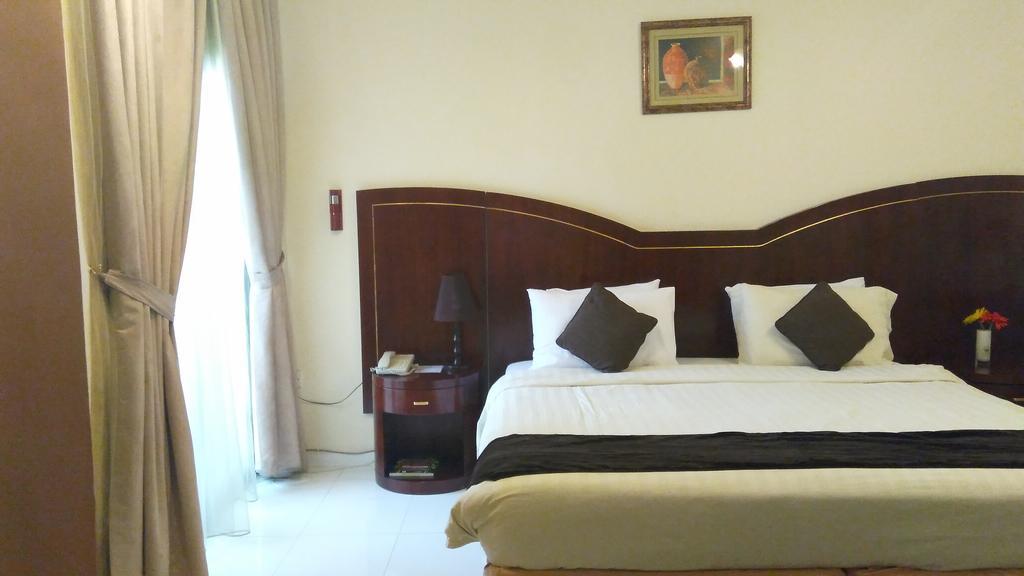 Royal Crown Suites Sharjah Ngoại thất bức ảnh