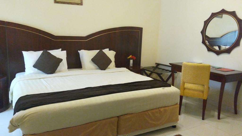 Royal Crown Suites Sharjah Ngoại thất bức ảnh