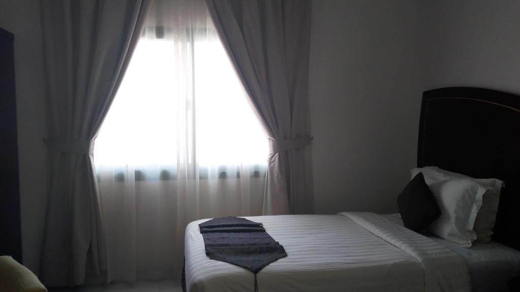 Royal Crown Suites Sharjah Ngoại thất bức ảnh
