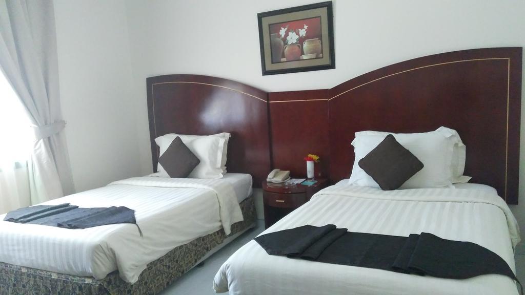 Royal Crown Suites Sharjah Ngoại thất bức ảnh