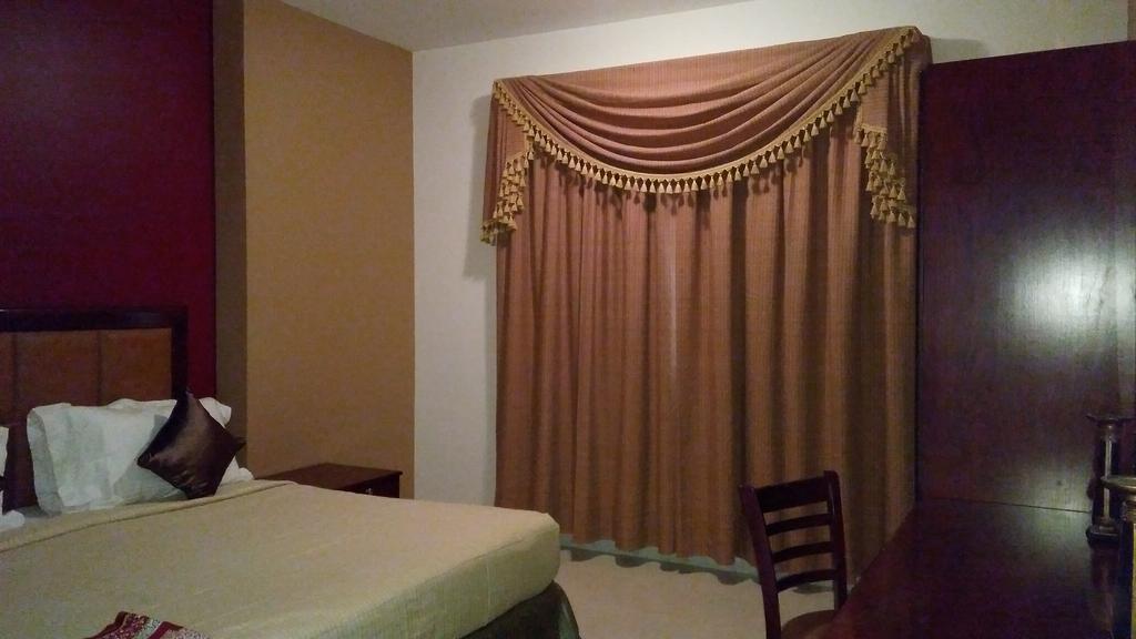 Royal Crown Suites Sharjah Ngoại thất bức ảnh