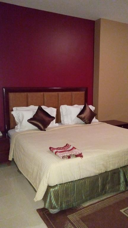 Royal Crown Suites Sharjah Ngoại thất bức ảnh
