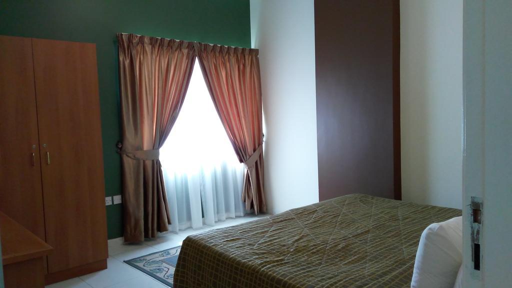 Royal Crown Suites Sharjah Ngoại thất bức ảnh