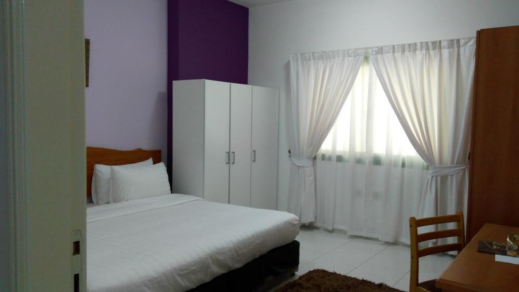 Royal Crown Suites Sharjah Ngoại thất bức ảnh