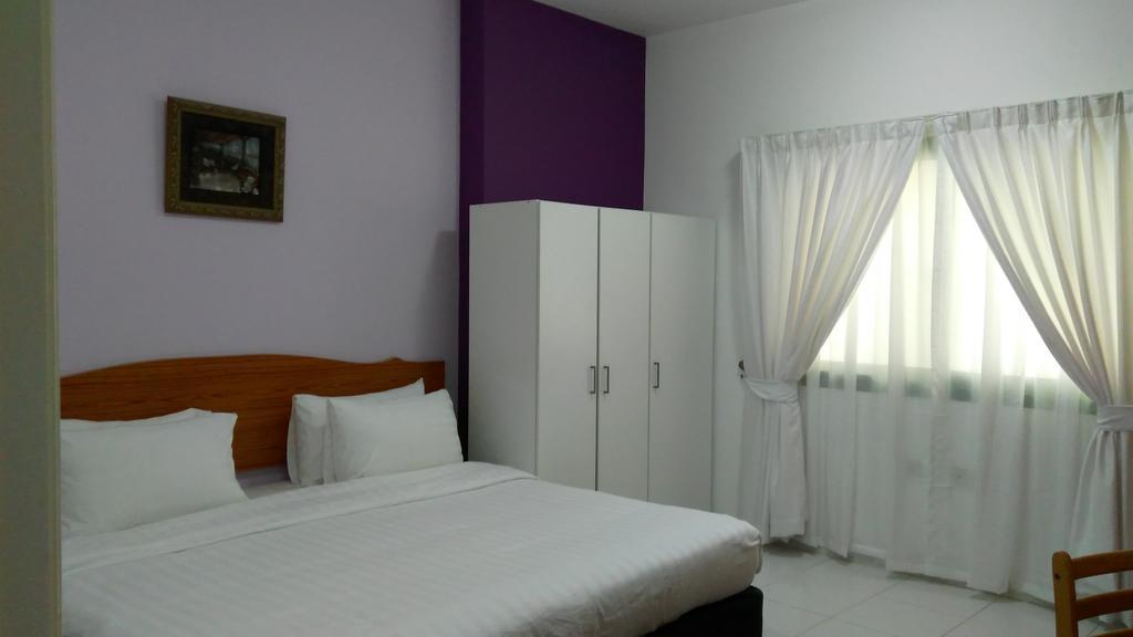 Royal Crown Suites Sharjah Ngoại thất bức ảnh