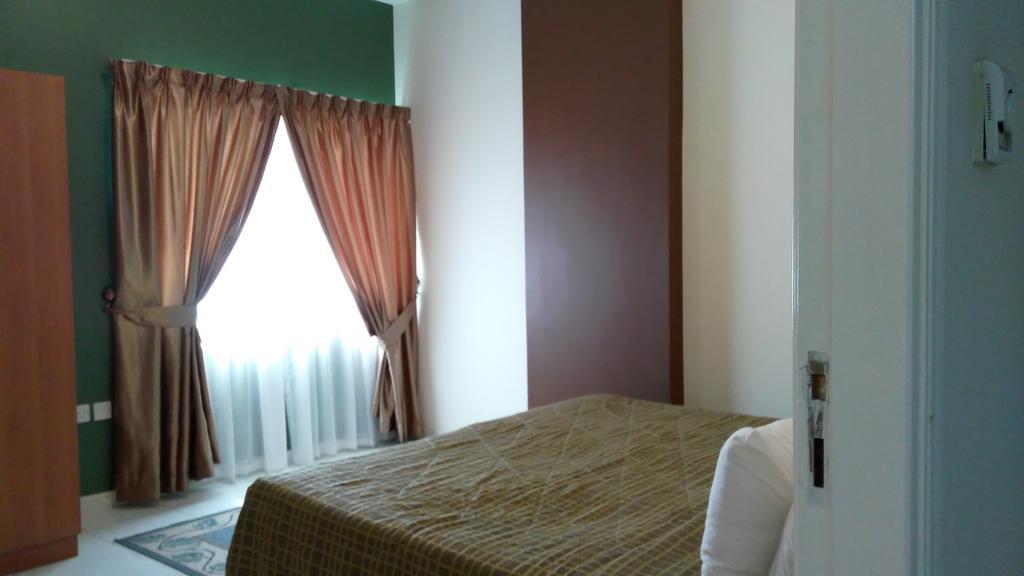 Royal Crown Suites Sharjah Ngoại thất bức ảnh