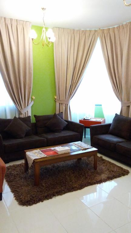 Royal Crown Suites Sharjah Ngoại thất bức ảnh