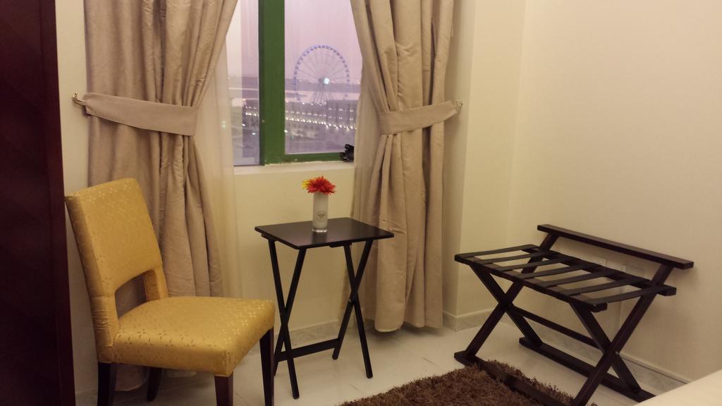 Royal Crown Suites Sharjah Ngoại thất bức ảnh