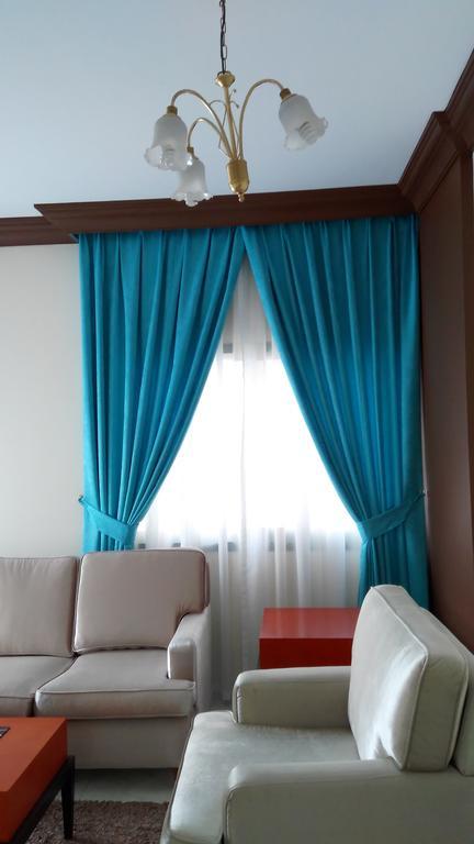 Royal Crown Suites Sharjah Ngoại thất bức ảnh