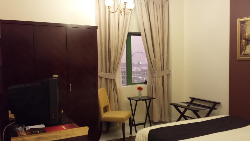 Royal Crown Suites Sharjah Ngoại thất bức ảnh