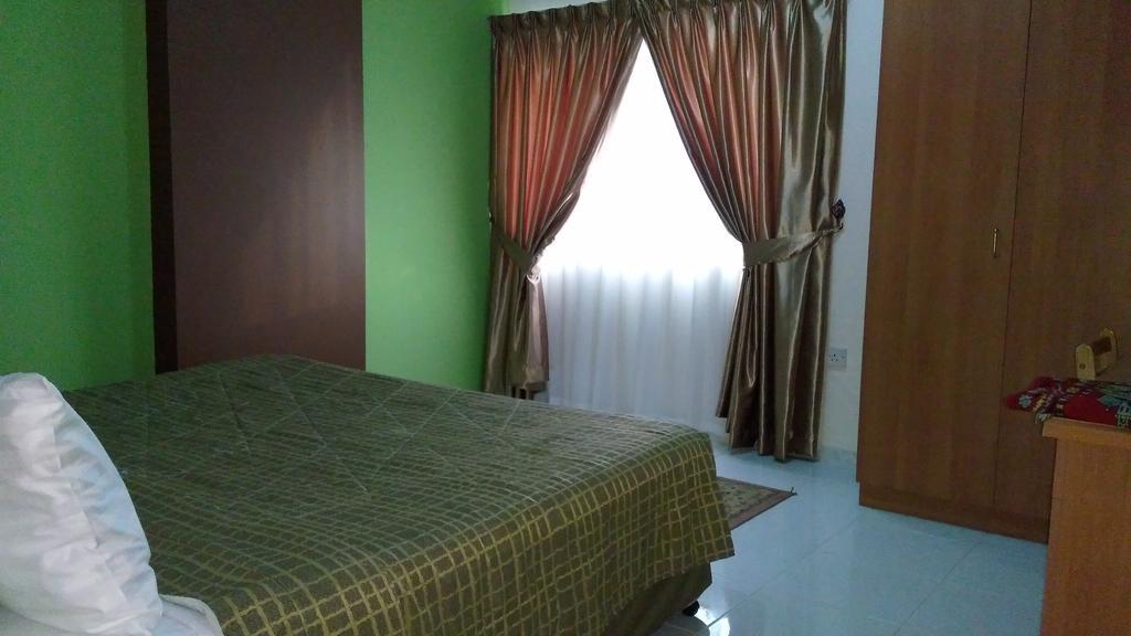 Royal Crown Suites Sharjah Ngoại thất bức ảnh