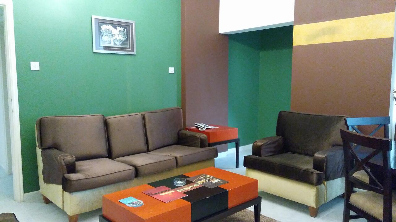 Royal Crown Suites Sharjah Ngoại thất bức ảnh