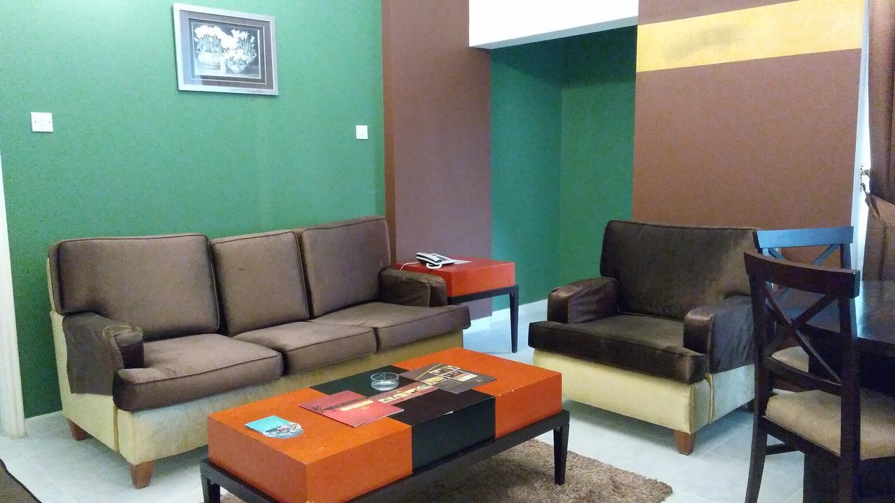 Royal Crown Suites Sharjah Ngoại thất bức ảnh