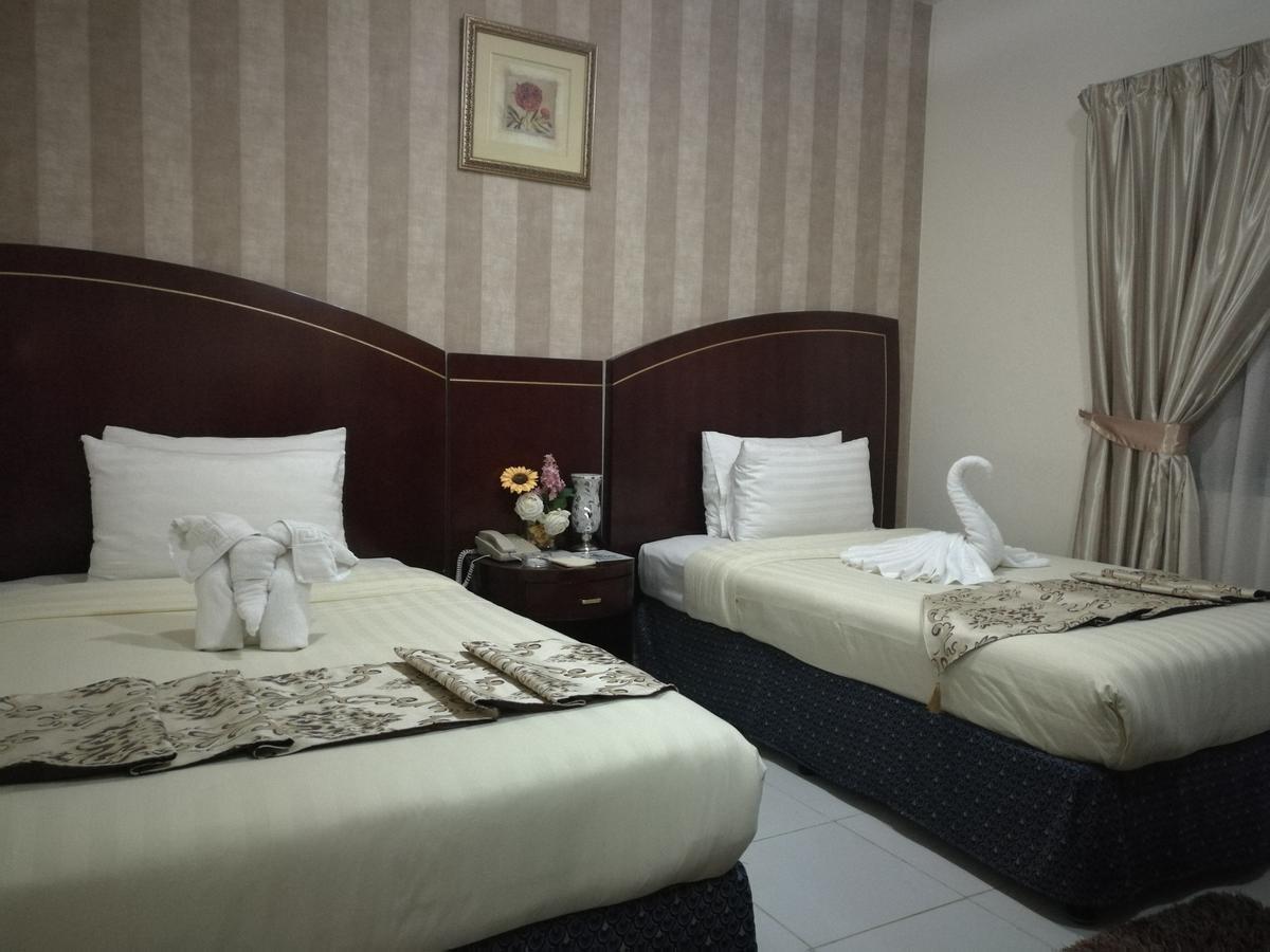 Royal Crown Suites Sharjah Ngoại thất bức ảnh