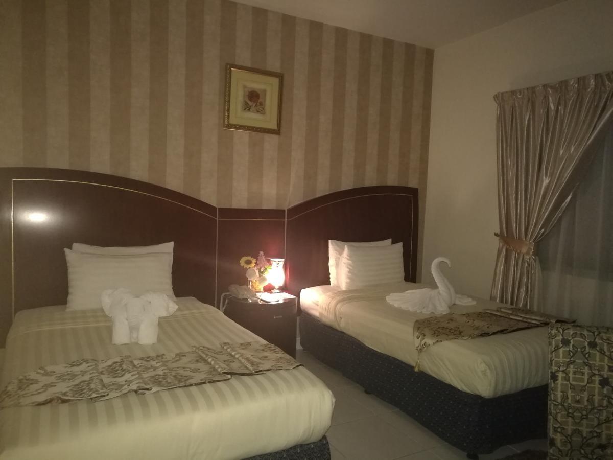 Royal Crown Suites Sharjah Ngoại thất bức ảnh