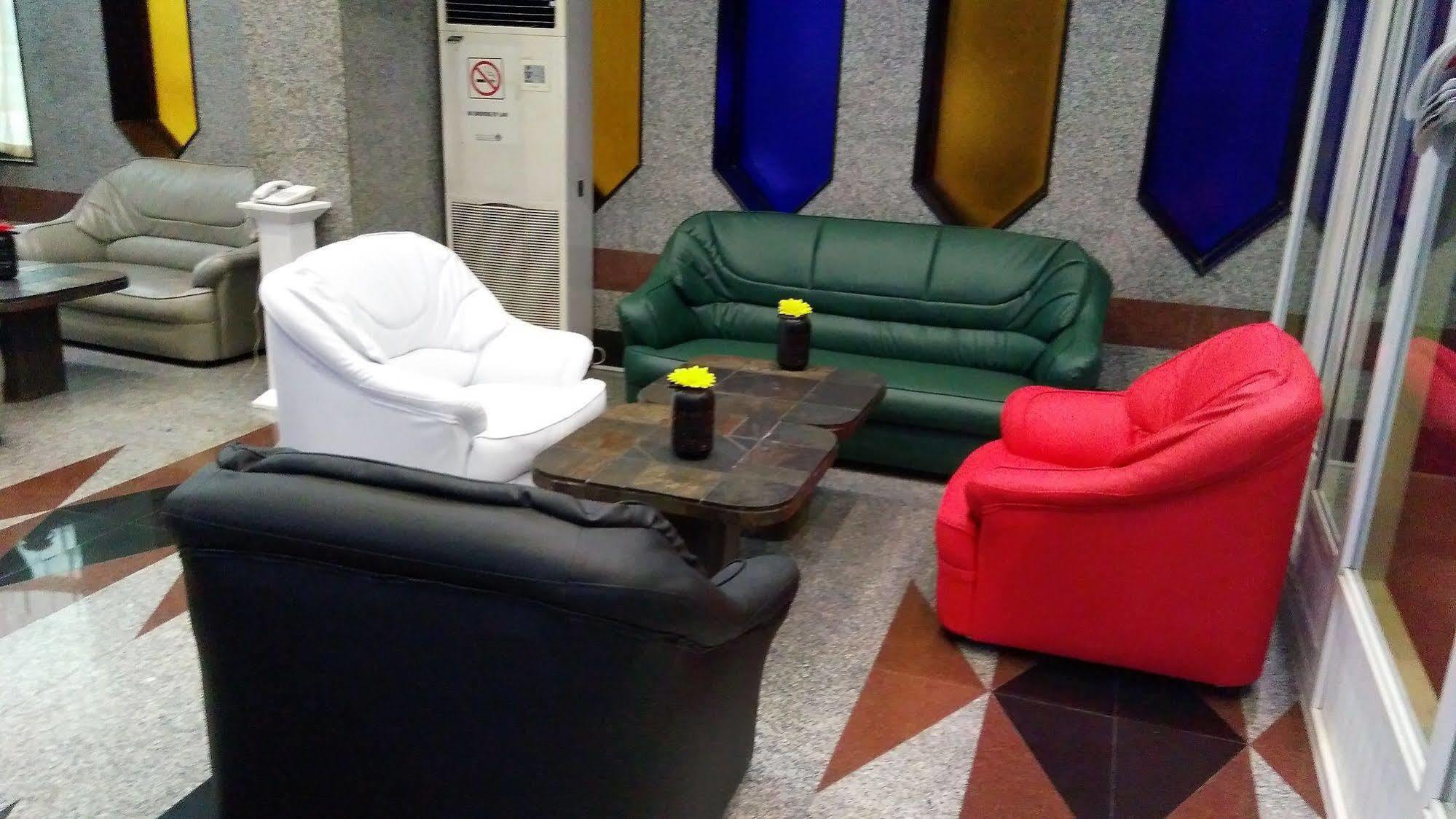 Royal Crown Suites Sharjah Ngoại thất bức ảnh