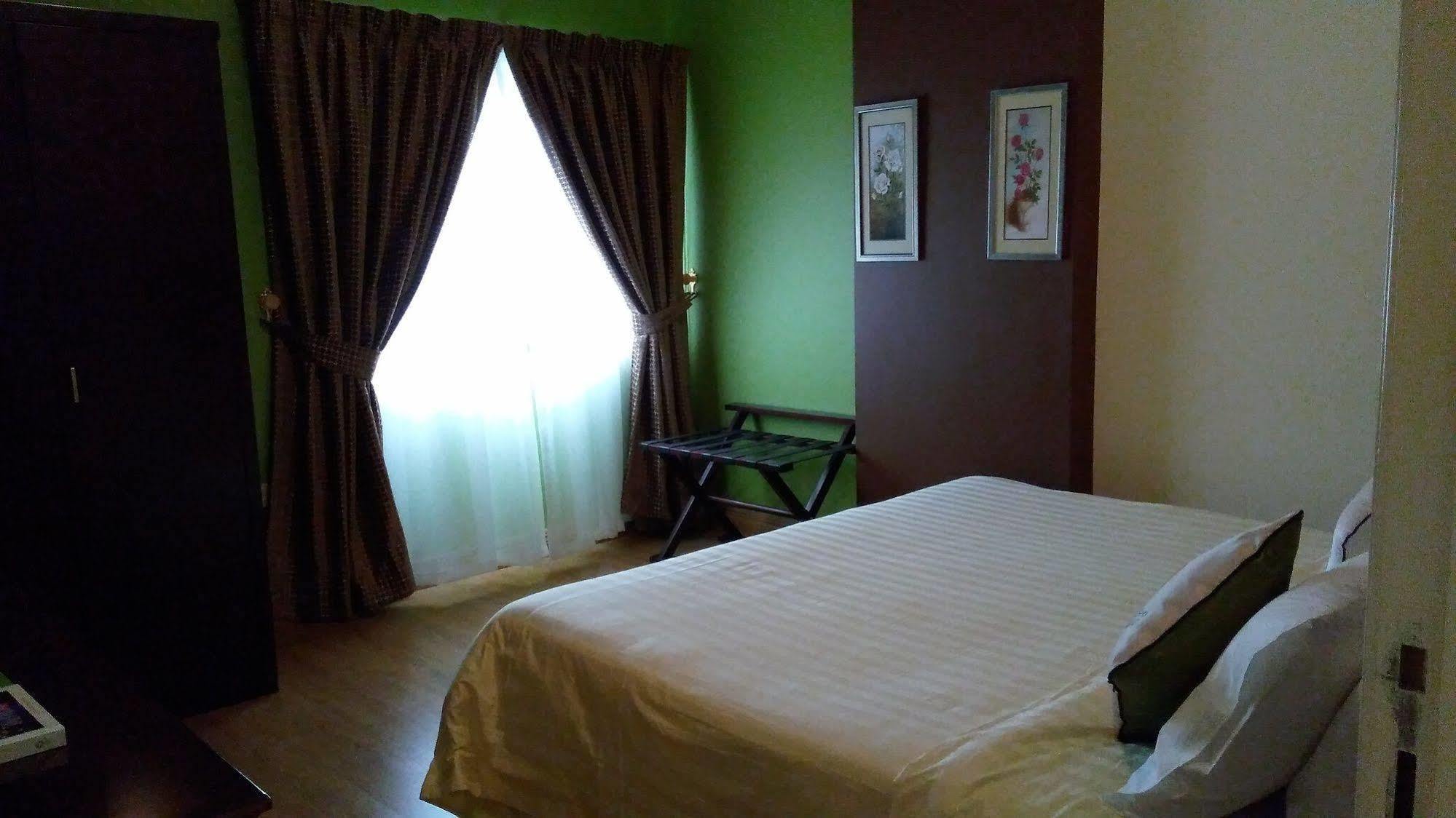 Royal Crown Suites Sharjah Ngoại thất bức ảnh