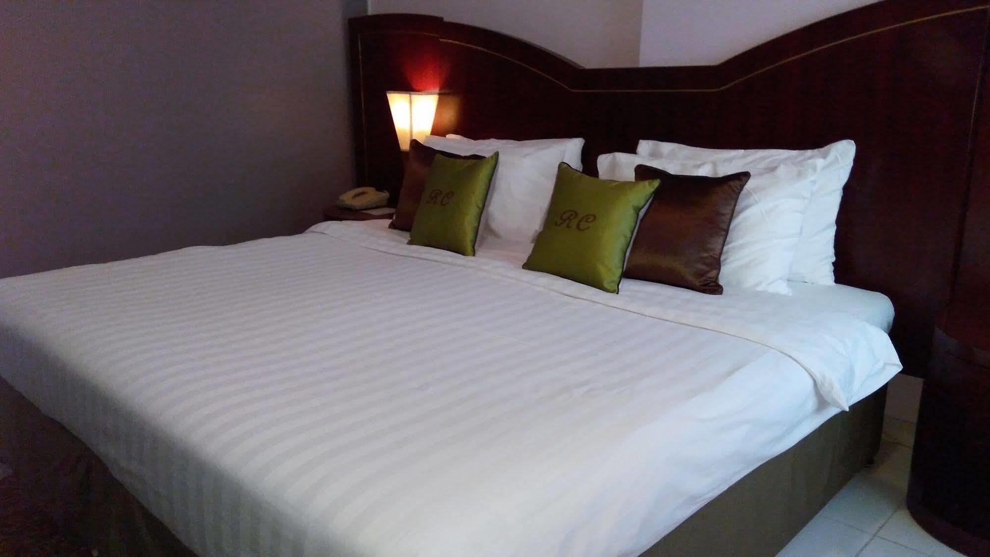 Royal Crown Suites Sharjah Ngoại thất bức ảnh