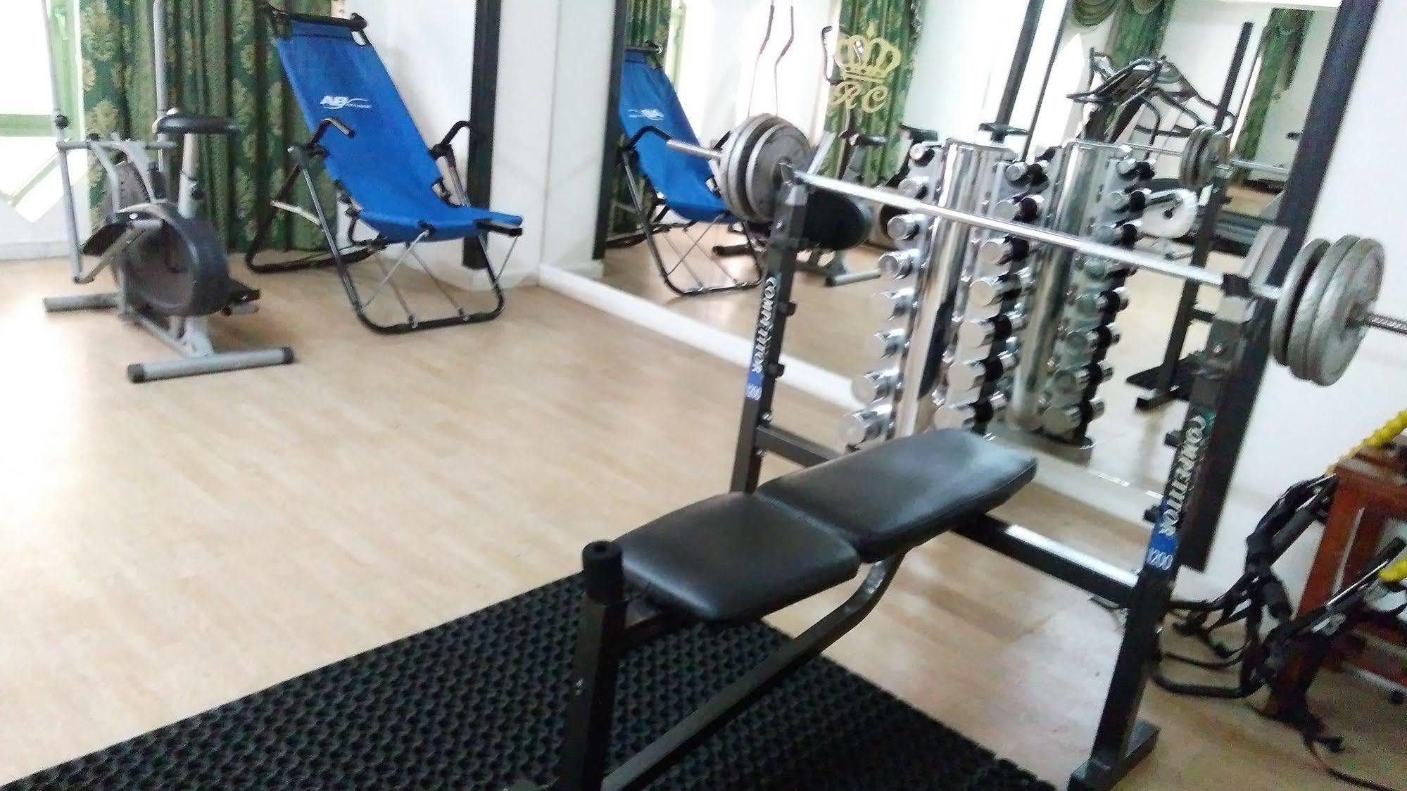Royal Crown Suites Sharjah Ngoại thất bức ảnh