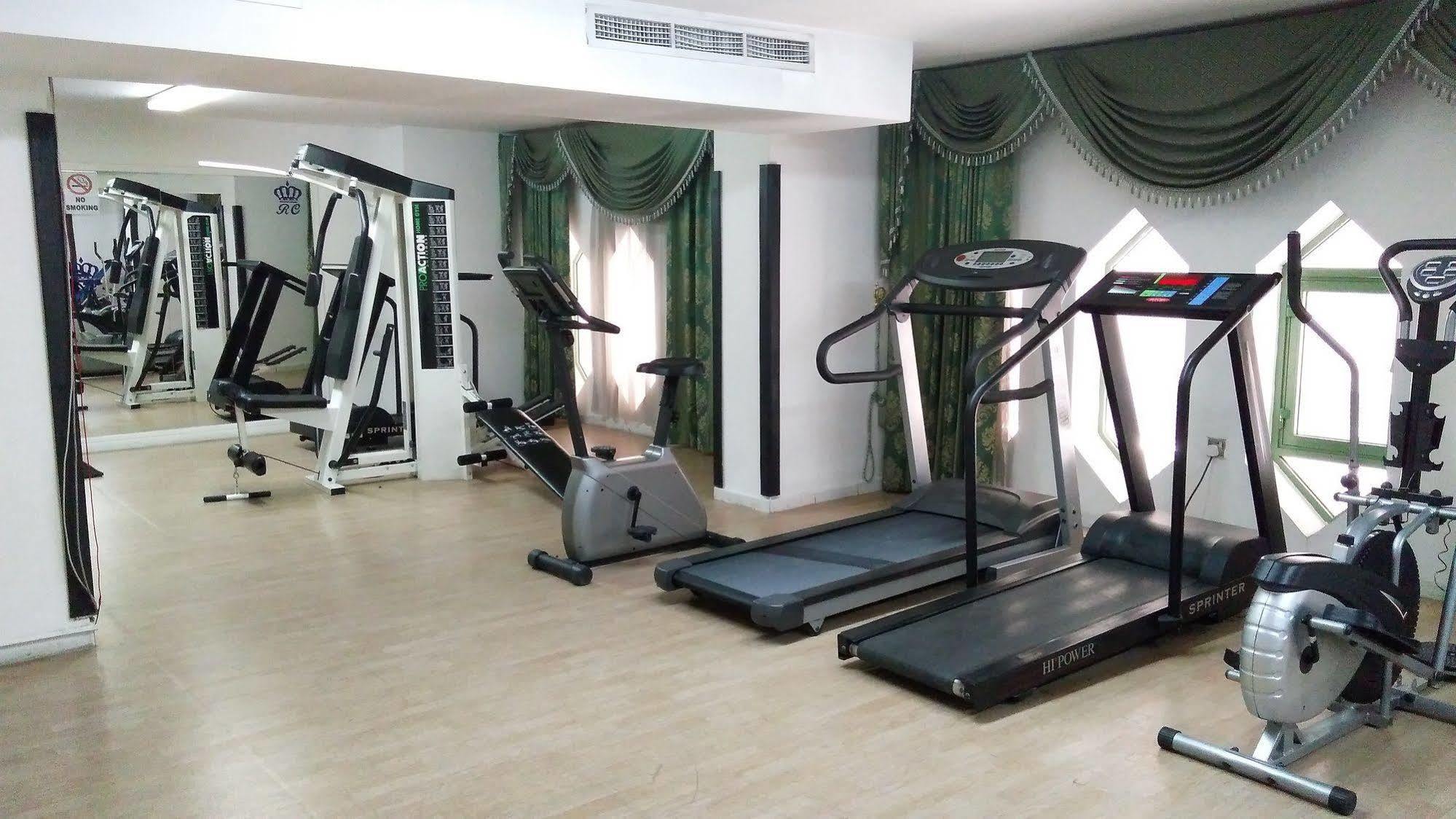 Royal Crown Suites Sharjah Ngoại thất bức ảnh