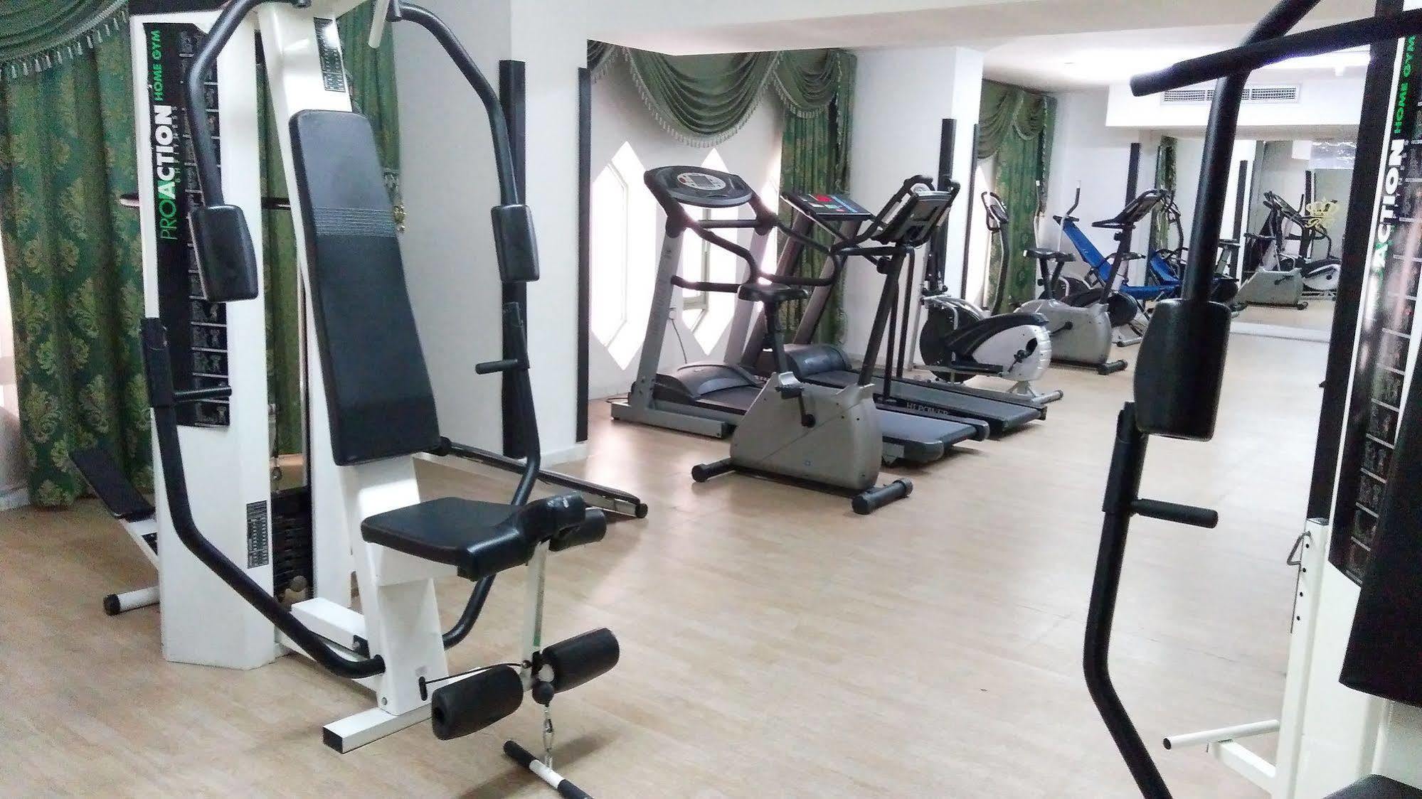 Royal Crown Suites Sharjah Ngoại thất bức ảnh