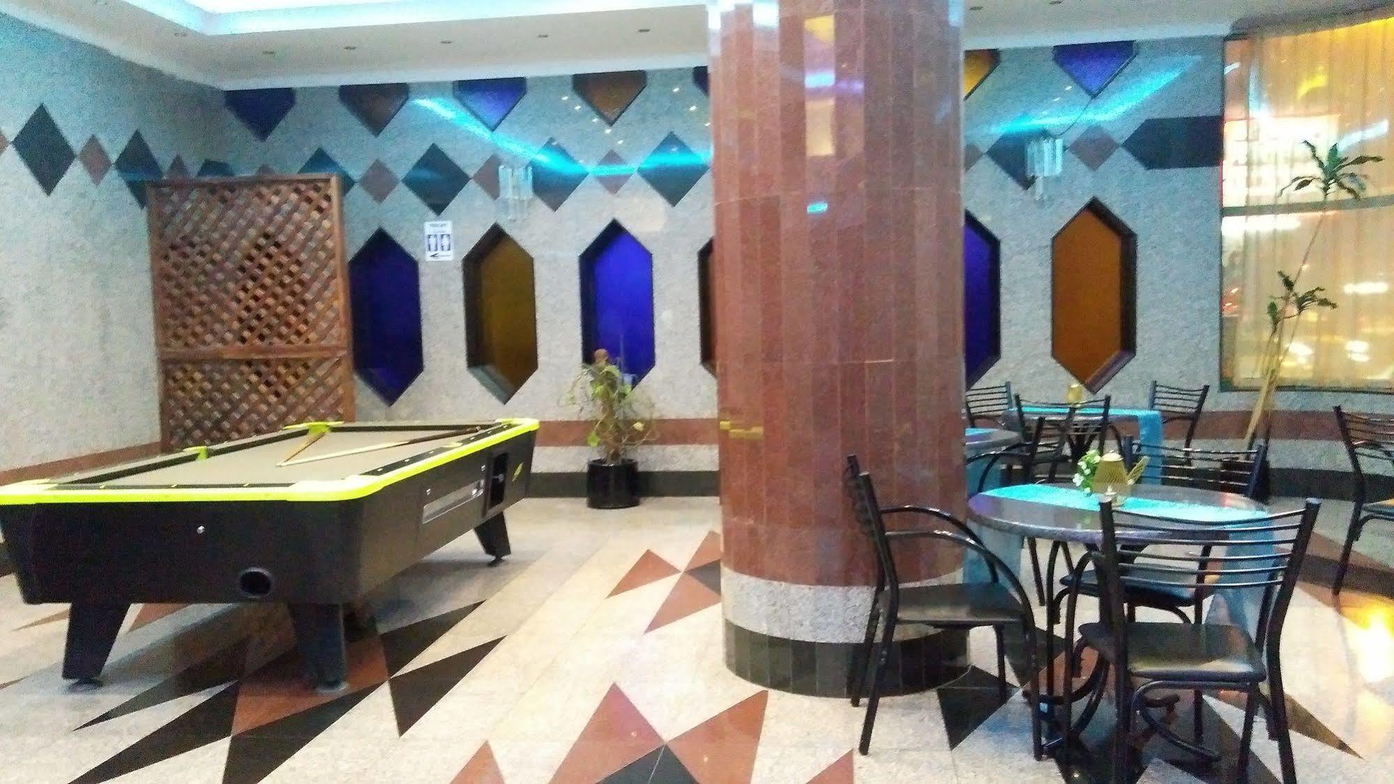Royal Crown Suites Sharjah Ngoại thất bức ảnh
